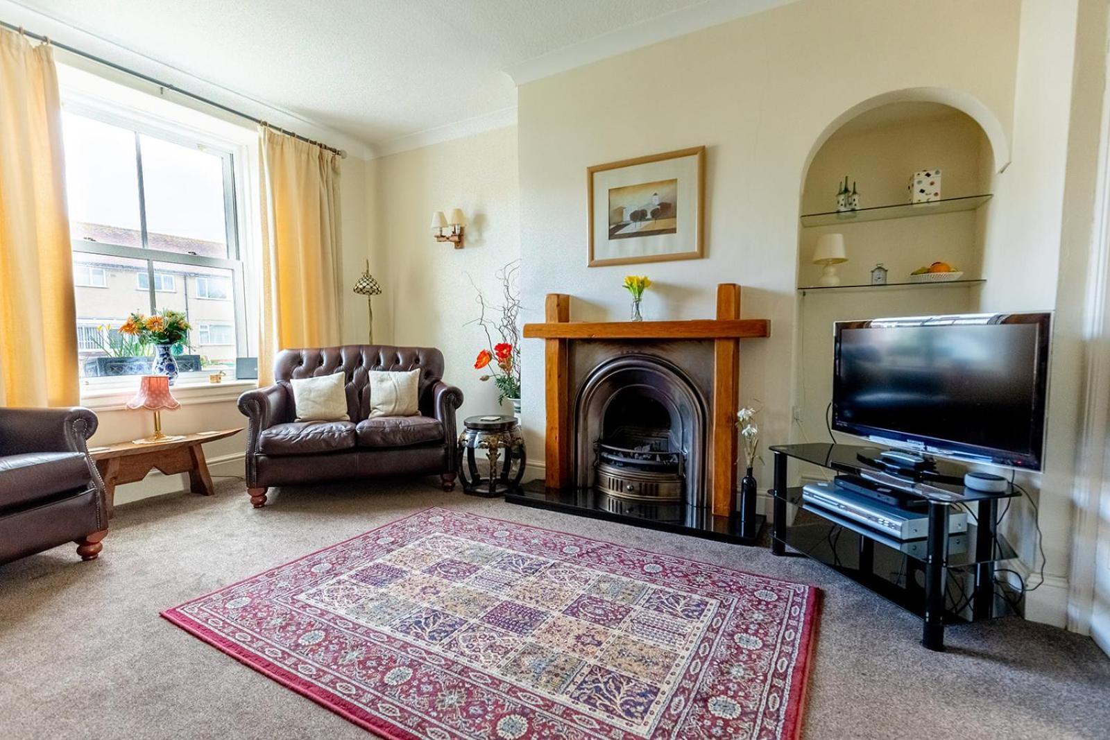 WILLOW COTTAGE - COSY 3 BED COTTAGE IN PENRHYN BAY WITH SEA VIEWS, ACCESS TO SNOWDONIA, NORTH WALES, uk Rhôs-on-Sea Exterior foto