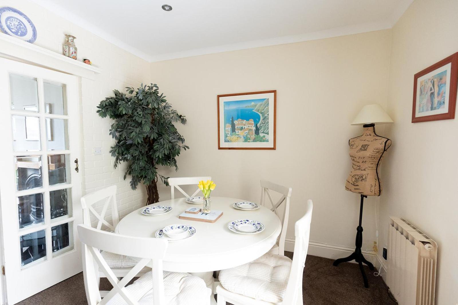 WILLOW COTTAGE - COSY 3 BED COTTAGE IN PENRHYN BAY WITH SEA VIEWS, ACCESS TO SNOWDONIA, NORTH WALES, uk Rhôs-on-Sea Exterior foto